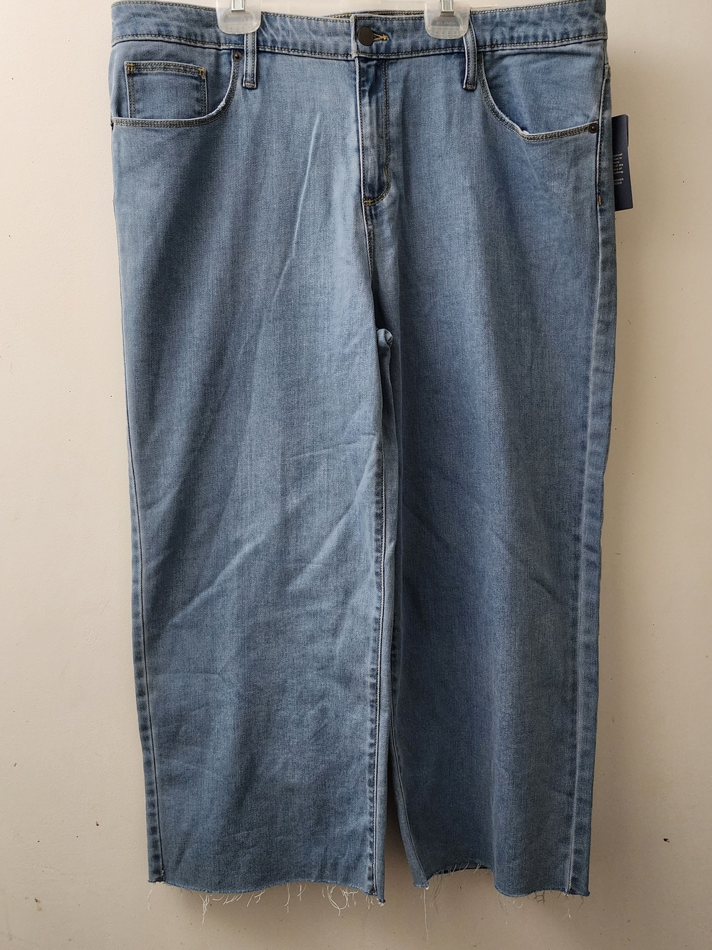 UNIVERSAL THREAD NWT 16 Women’s Wide Leg Cropped Raw Hem Mid Wash Jeans Cotton …